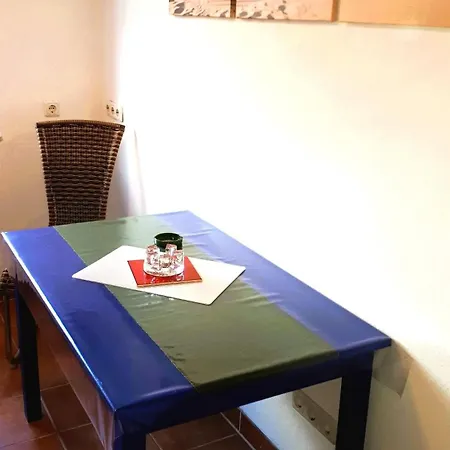 Lägenhet 3-zimmer-apartment Mit Parkplatz In City-naehe *