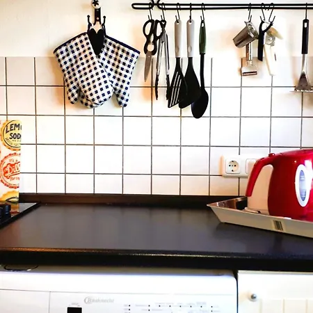 Lägenhet 3-zimmer-apartment Mit Parkplatz In City-naehe Kiel