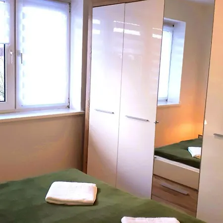 3-zimmer-apartment Mit Parkplatz In City-naehe Lägenhet *