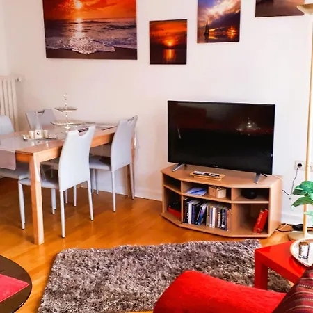 Lägenhet 3-zimmer-apartment Mit Parkplatz In City-naehe