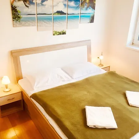Lägenhet 3-zimmer-apartment Mit Parkplatz In City-naehe Kiel