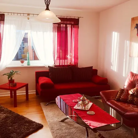 Lägenhet 3-zimmer-apartment Mit Parkplatz In City-naehe